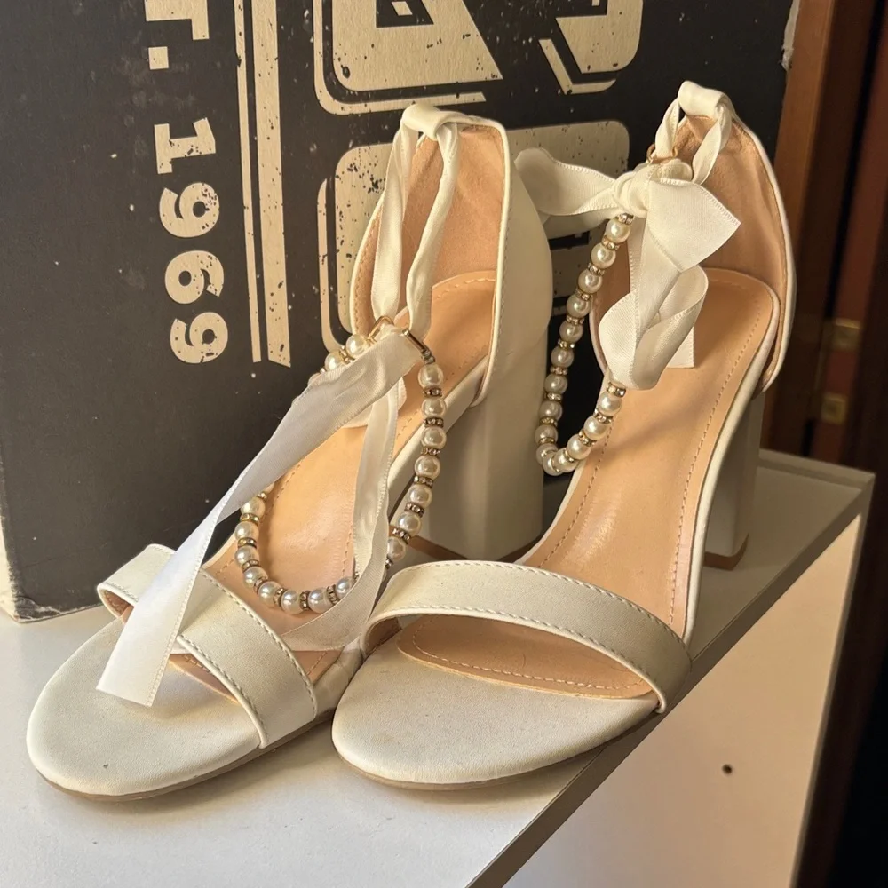 Elegant Pearl-Accent white Block Heels - Picture 2 of 4